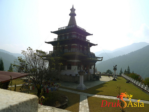 DrukAsia_020312_khamsum-yulley-namgyal-chorten-thumbs.jpg
